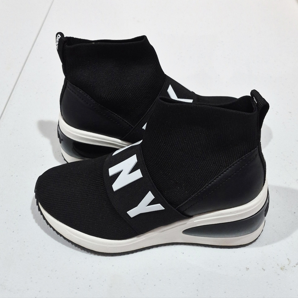 *NWOT*DKNY Women's Bold Logo Black and White Slip-On Bubble Wedge Sneakers- 6.5M